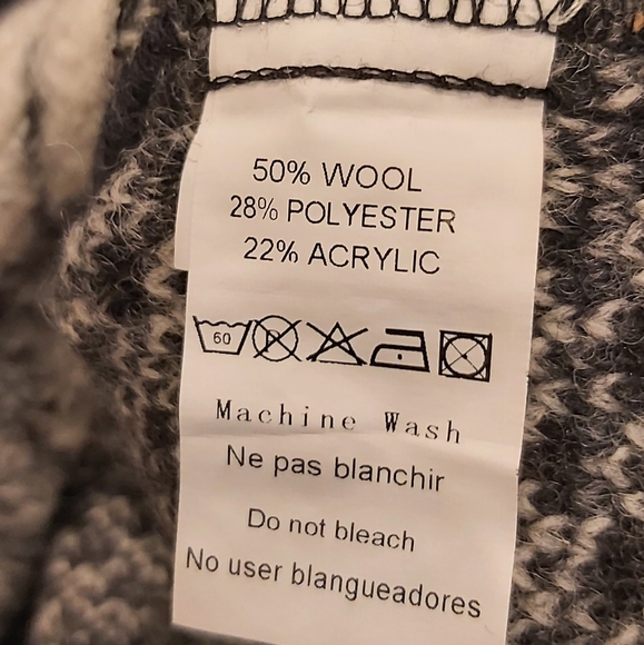 Taravao geometric wool sweater - Picture 5 of 8